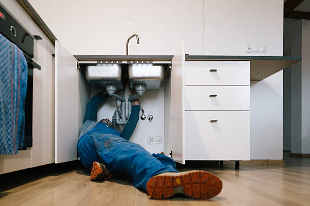 Professional Leak Detection technician working in Savoy, IL